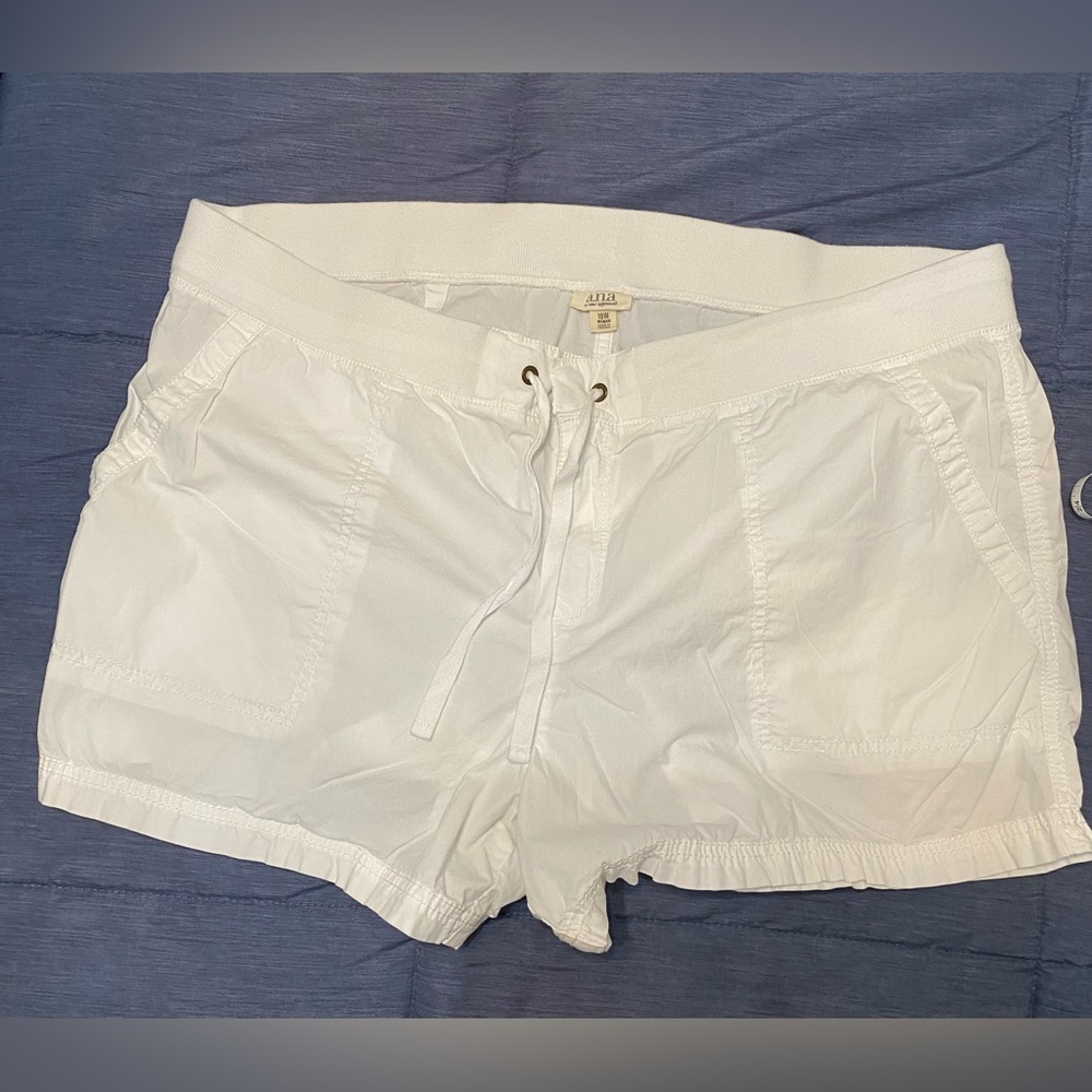 a.n.a White Women's Cargo Shorts size 18W like new